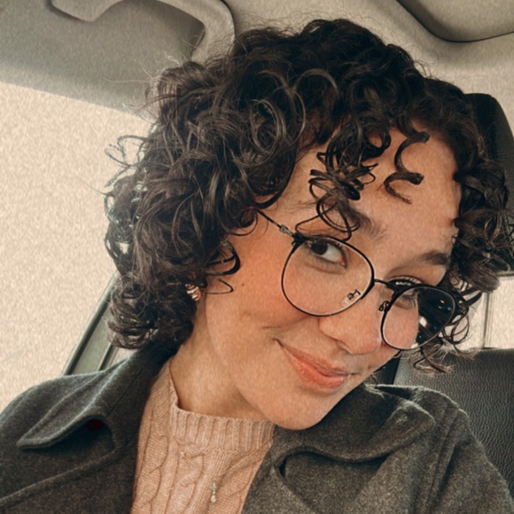 Meet your Posher, Gia - Picture 1 of 15